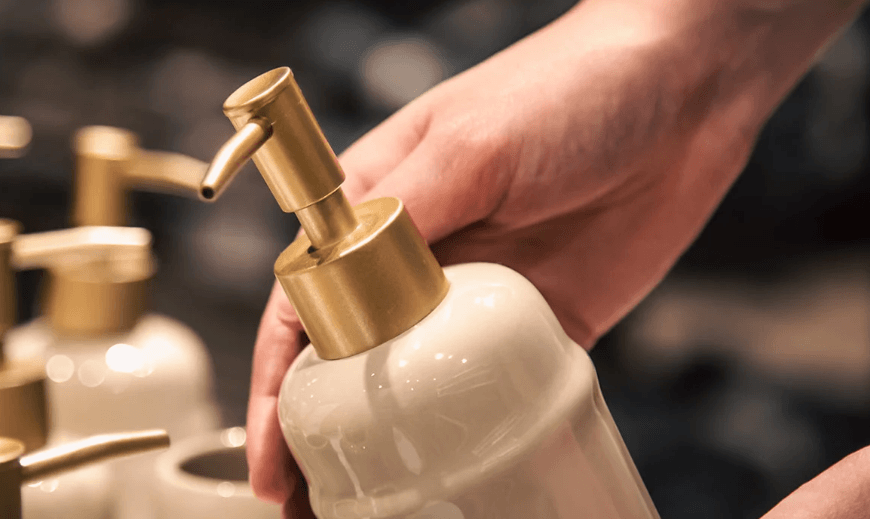 Benefits of Soap Dispensers in Offices & Public Washrooms