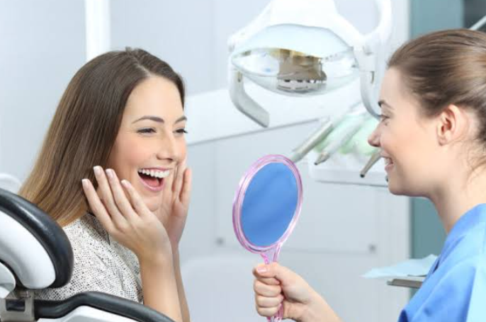 How Family Dentistry Encourages Confidence Through Cosmetic Options